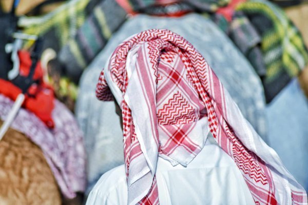 Quelles sont les différentes façons de porter le keffieh ?
