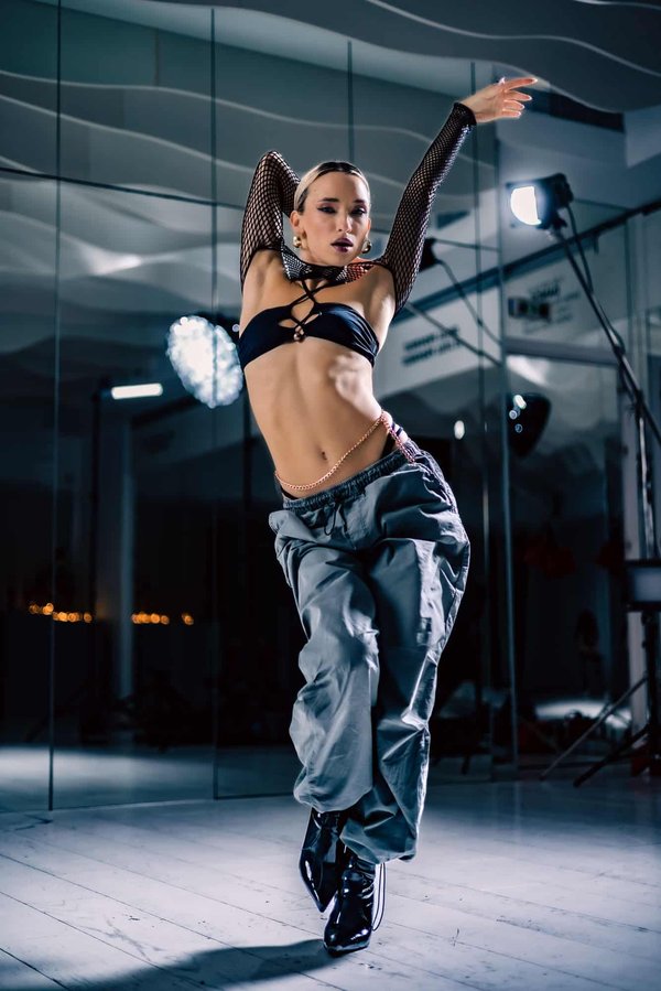Adoptez le style avec le pantalon cargo parachute !