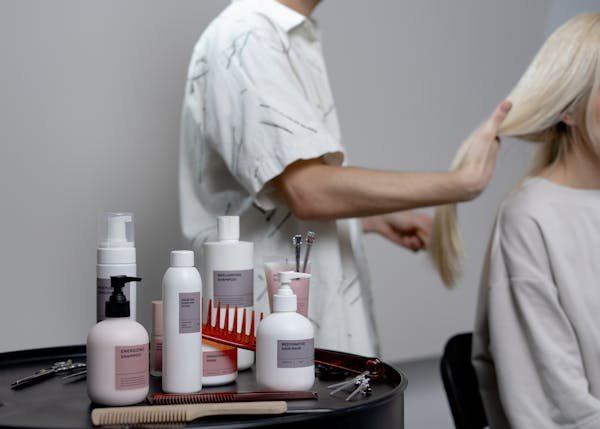 Produits naturels et haircare : luxe au service des cheveux
